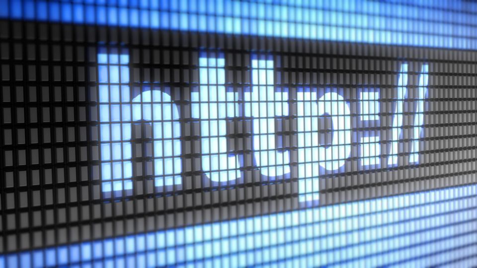 A képen a 'http://' felirat látható, digitális kijelzőn megjelenítve.